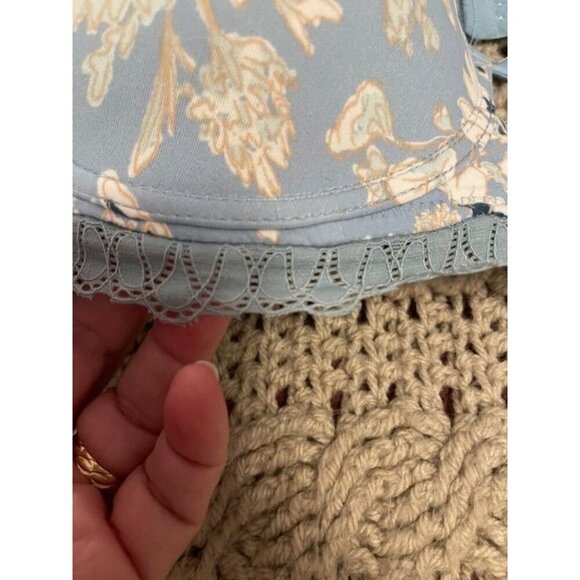 Floral Lace Underwire Bra With Adjustable Straps & Hook Closure - Size 42C - Picture 5 of 7